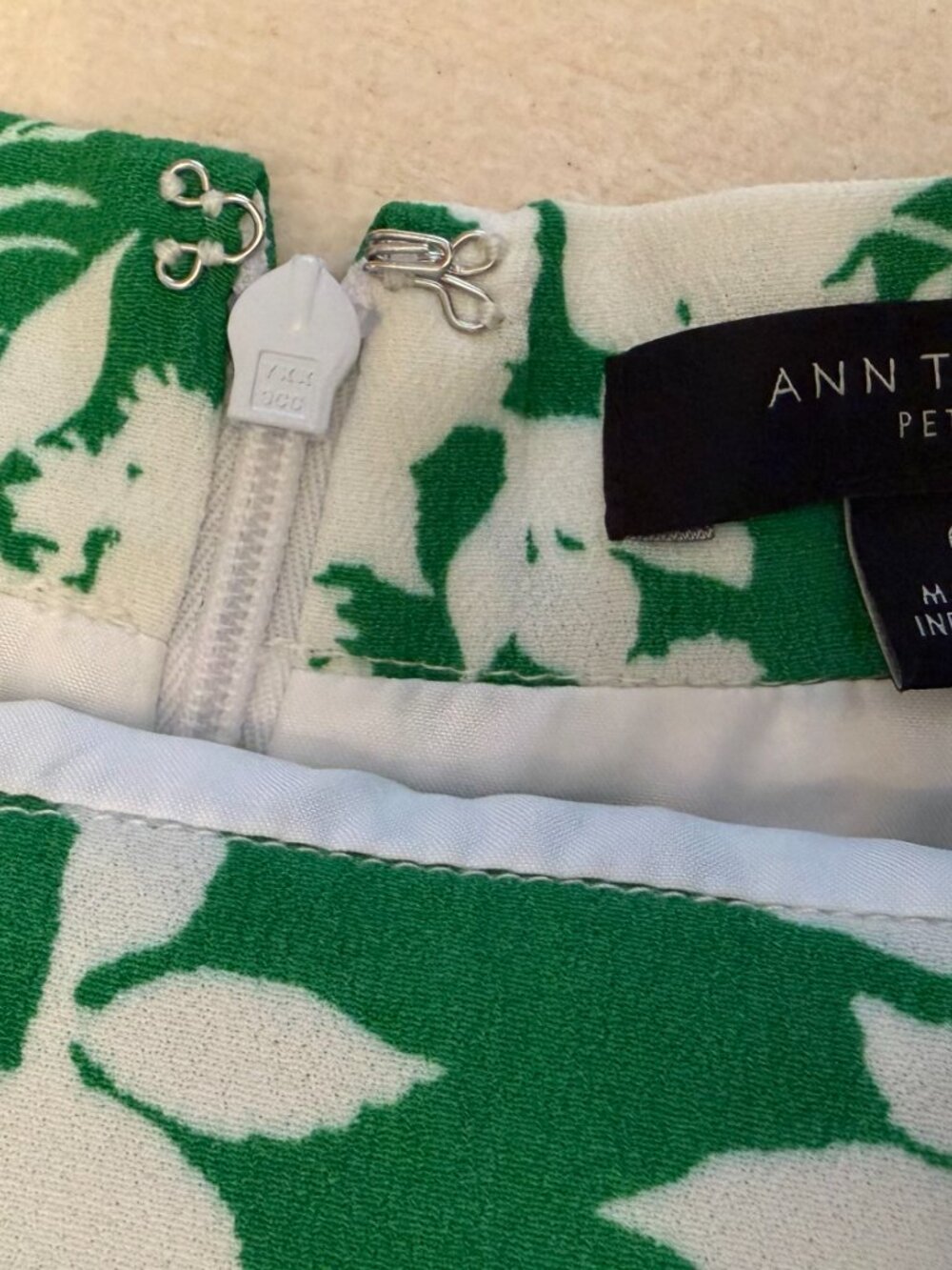Ann Taylor Petite Green White Floral Wrap Skirt Size 6P Lined Tie Waist - Picture 4 of 7